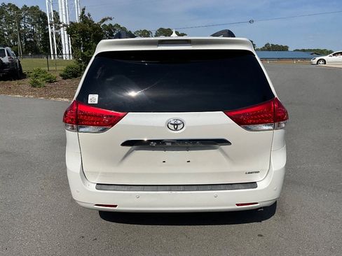 Used 2011 Toyota Sienna Limited image 5