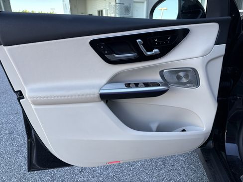 Certified 2025 Mercedes-Benz GLC 300 image 11