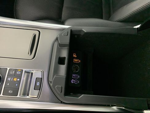 Used 2016 Land Rover Range Rover Sport SE image 28