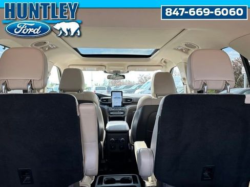 Used 2020 Ford Explorer Platinum w/ Premium Technology Package AWD/4WD image 13