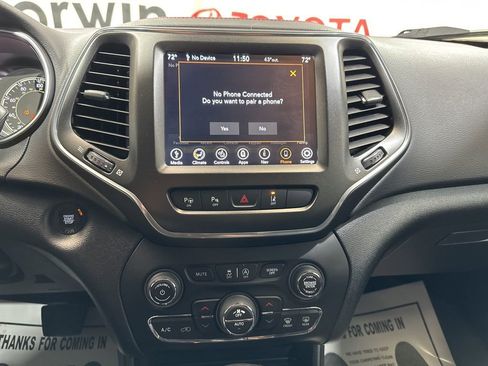 Used 2023 Jeep Cherokee Trailhawk AWD/4WD image 29