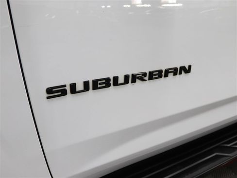 Used 2022 Chevrolet Suburban RST w/ Luxury Package image 8