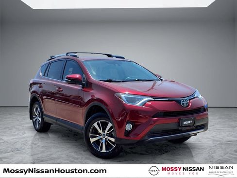 Used 2018 Toyota RAV4 XLE FWD image 1