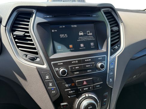 Used 2017 Hyundai Santa Fe SE FWD image 12