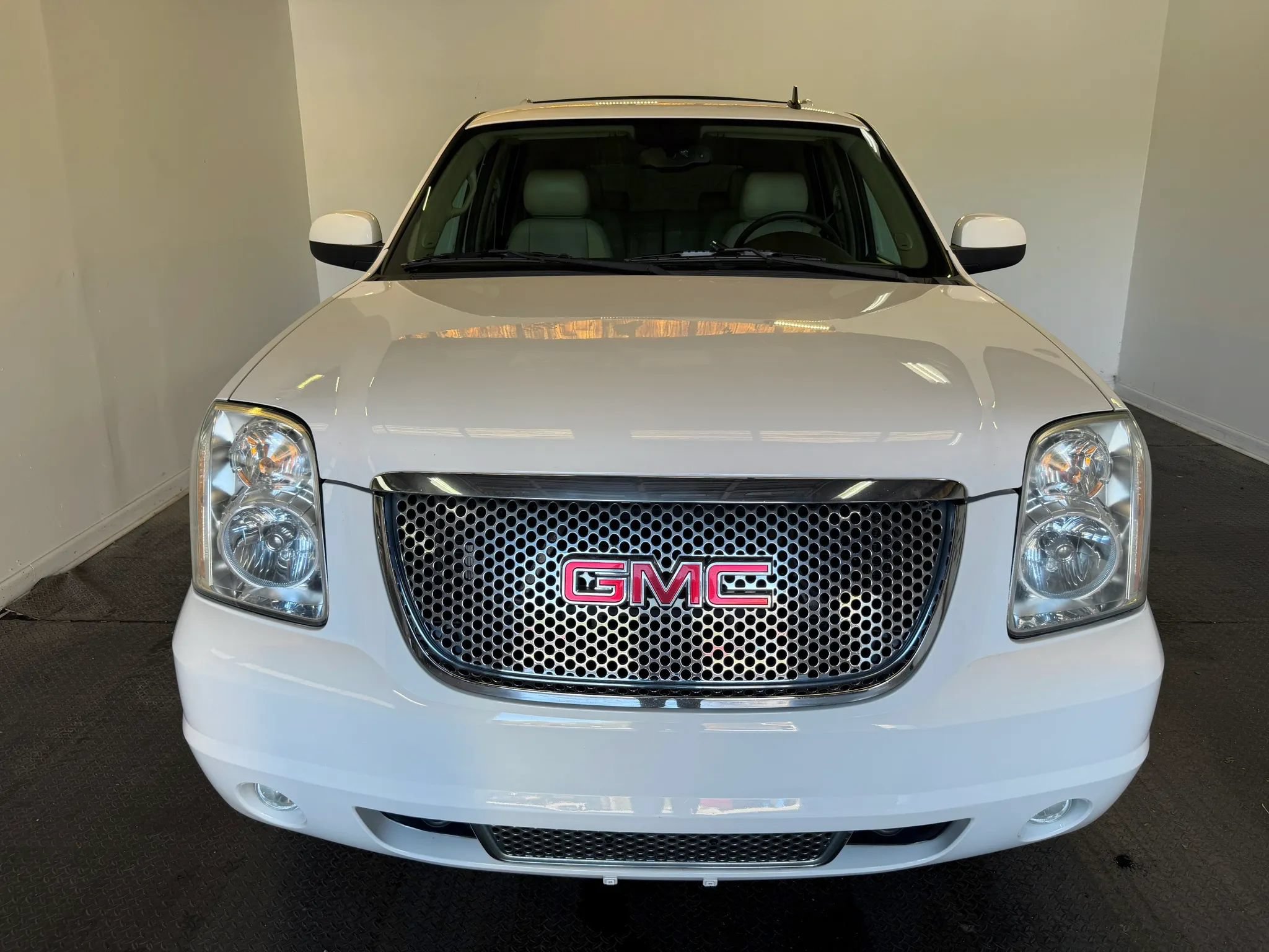 Used 2012 GMC Yukon Denali AWD/4WD image 3