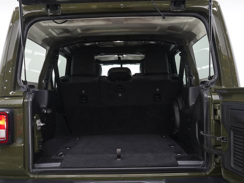 Used 2023 Jeep Wrangler Unlimited Rubicon w/ Dual Top Group AWD/4WD image 18