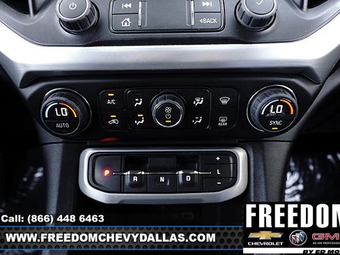 Used 2023 GMC Acadia SLE image 18