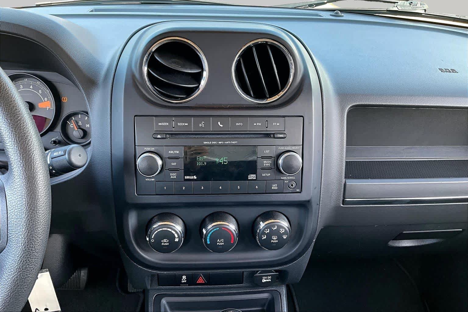 Used 2016 Jeep Patriot Sport w/ Power Value Group AWD/4WD image 7