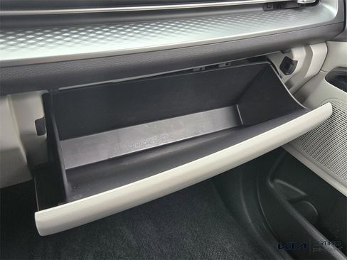 Certified 2024 Kia Carnival LX image 20