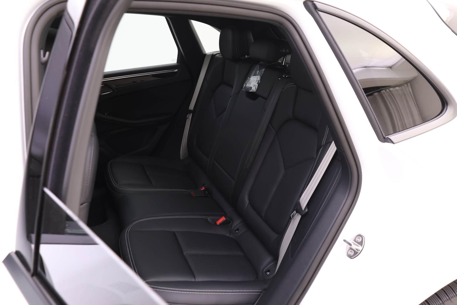 Used 2025 Porsche Macan AWD/4WD image 10