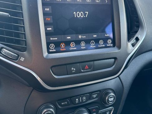 Used 2020 Jeep Cherokee Trailhawk w/ Cold Weather Group AWD/4WD image 20