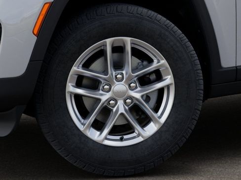 New 2026 Jeep Grand Cherokee Laredo image 8