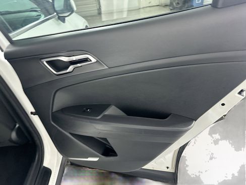 Used 2024 Kia Sportage LX image 28