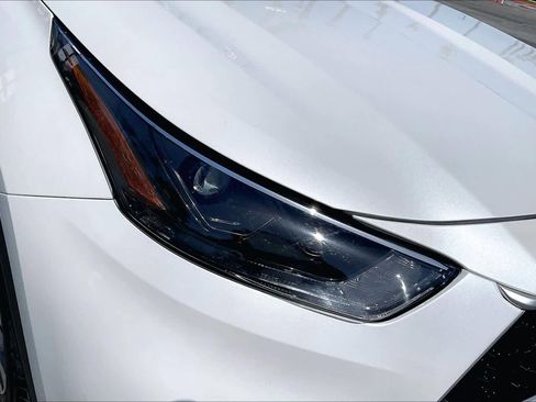 Used 2022 Toyota Highlander XLE FWD image 27