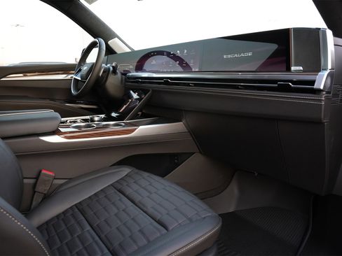 New 2025 Cadillac Escalade Sport Platinum w/ LPO, ONYX Package image 24