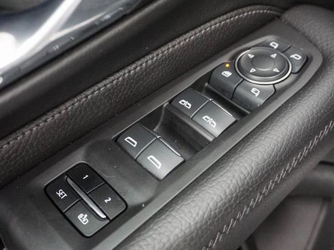 Used 2024 GMC Yukon XL Denali image 13