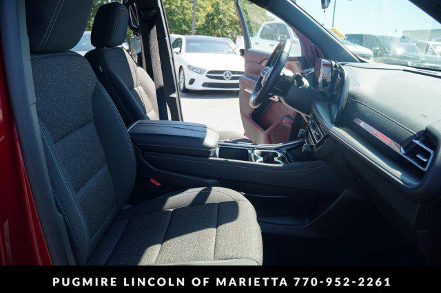 Used 2025 Chevrolet Traverse LT w/ Sun and Wheel Package FWD image 15