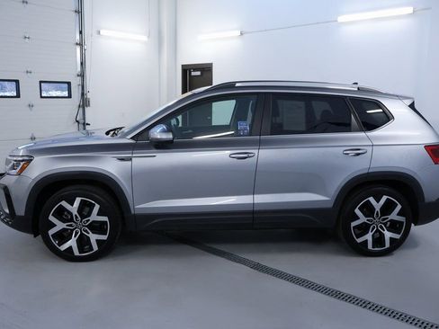 Used 2022 Volkswagen Taos SEL image 4