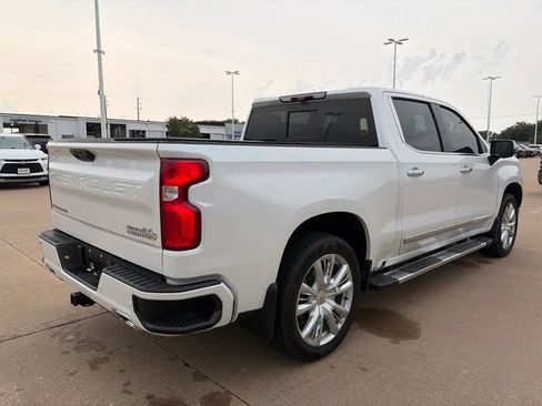 Used 2023 Chevrolet Silverado 1500 High Country w/ High Country Premium Package AWD/4WD image 3