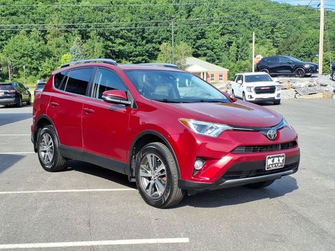 Used 2018 Toyota RAV4 XLE AWD/4WD image 3