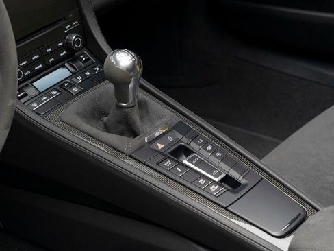 Used 2020 Porsche 718 Boxster Spyder RWD image 36