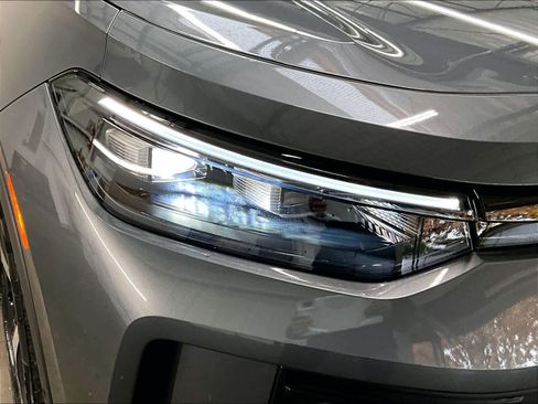 New 2026 Volkswagen Tiguan SE image 30