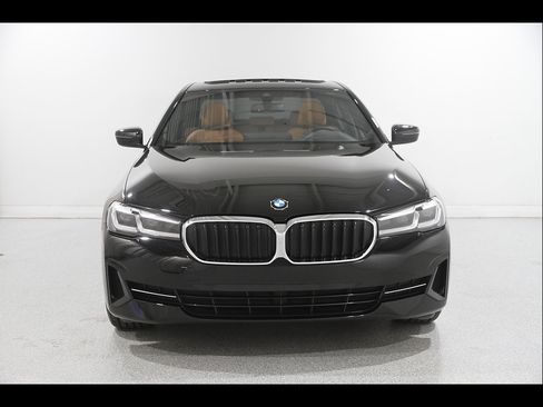 Used 2023 BMW 530i xDrive w/ Premium Package AWD/4WD image 2