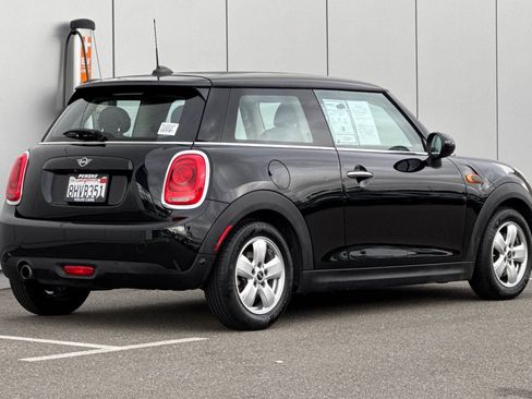 Used 2019 MINI Cooper 2-Door Hardtop image 5