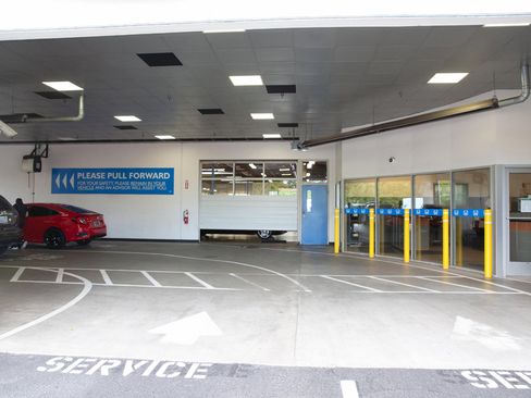 Used 2025 Toyota GR86 w/ ALL Weather Mat Package (TMS) image 6