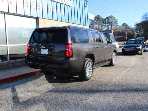 Used 2018 Chevrolet Suburban LT image 4