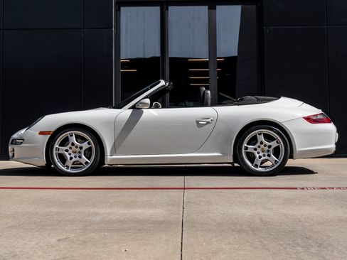 Used 2006 Porsche 911 Carrera RWD image 2