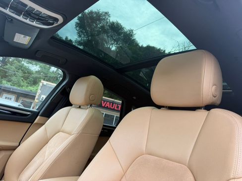 Used 2018 Porsche Macan AWD/4WD image 29