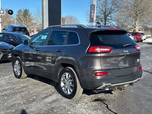 Used 2018 Jeep Cherokee Limited image 3