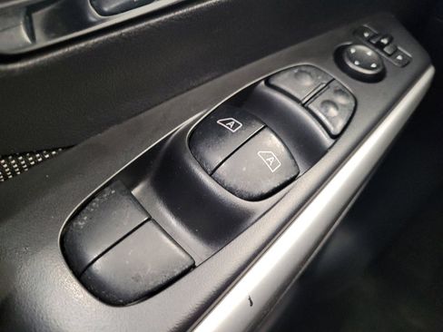 Used 2019 Nissan Kicks SV FWD image 27