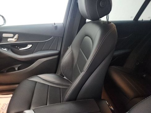 Used 2022 Mercedes-Benz GLC 300 4MATIC image 11