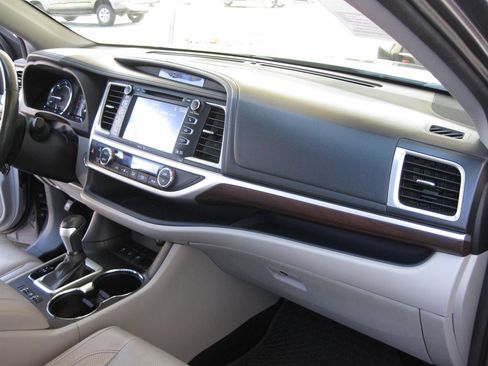 Used 2015 Toyota Highlander Limited Platinum image 42