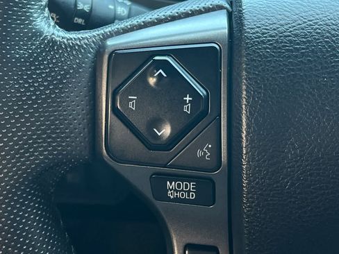 Used 2018 Toyota Tacoma TRD Sport AWD/4WD image 30