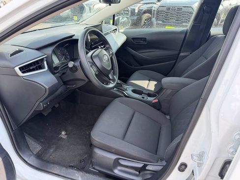 Used 2025 Toyota Corolla LE FWD image 4
