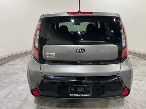 Used 2016 Kia Soul + image 10
