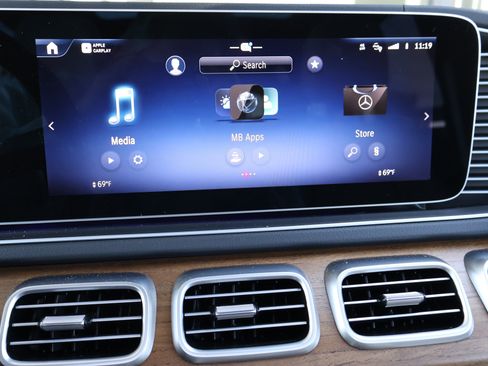 Used 2025 Mercedes-Benz GLS 450 4MATIC image 43