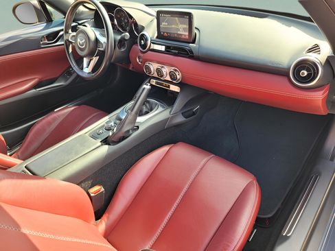 Used 2020 MAZDA MX-5 Miata RF Grand Touring image 12