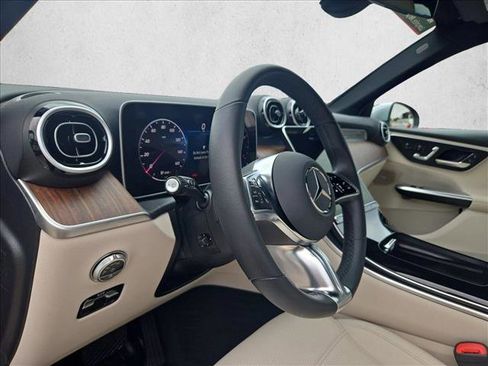 Used 2026 Mercedes-Benz GLC 300 image 10