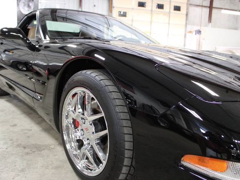 Used 1999 Chevrolet Corvette Convertible w/ Memory Pkg RWD image 12