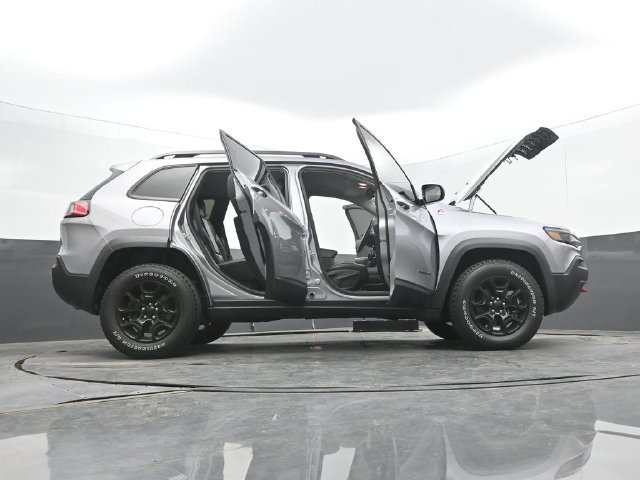 Used 2021 Jeep Cherokee Trailhawk w/ Trailer Tow Group AWD/4WD image 69