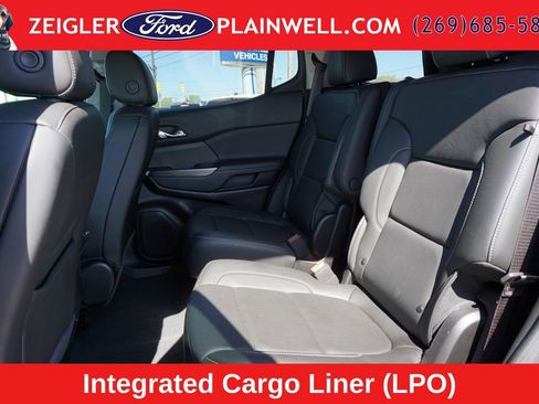 Used 2023 GMC Acadia SLT w/ LPO, Floor Liner Package AWD/4WD image 12