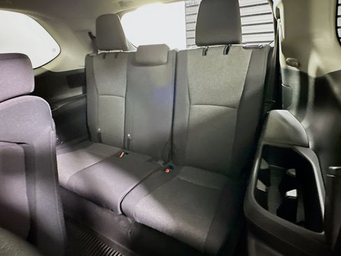 Used 2025 Toyota Grand Highlander AWD image 27
