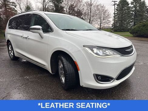 Used 2019 Chrysler Pacifica Limited FWD image 2