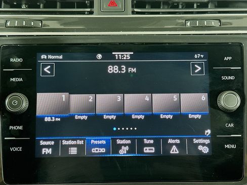 Used 2024 Volkswagen Tiguan SE image 19