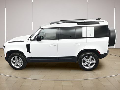Used 2020 Land Rover Defender 110 SE AWD/4WD image 32