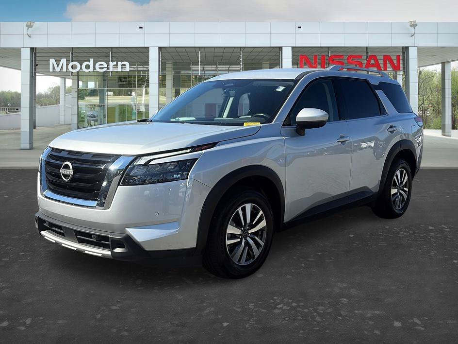 Certified 2025 Nissan Pathfinder SL AWD/4WD image 1